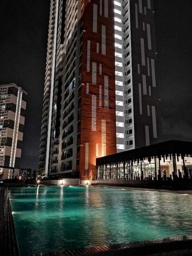 Grand Meritus Homestay @Penang Перай Экстерьер фото