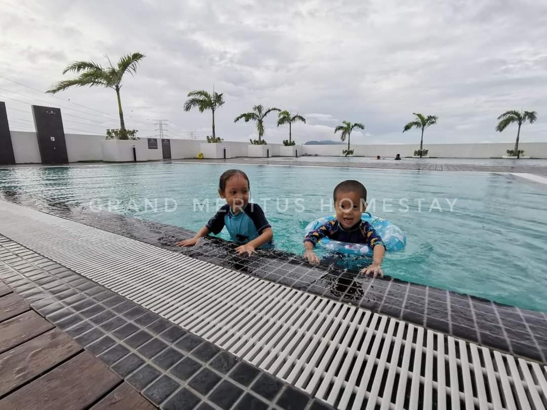 Grand Meritus Homestay @Penang Перай Экстерьер фото